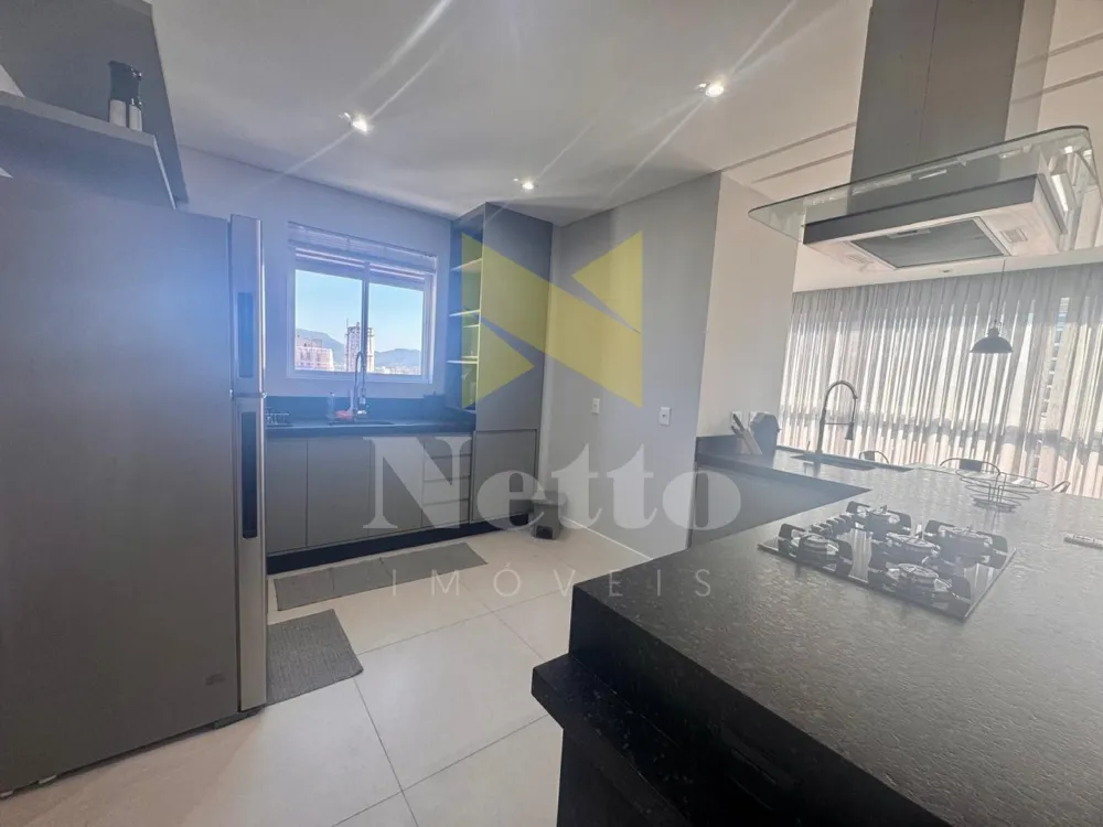Amplo apartamento com 4 suítes