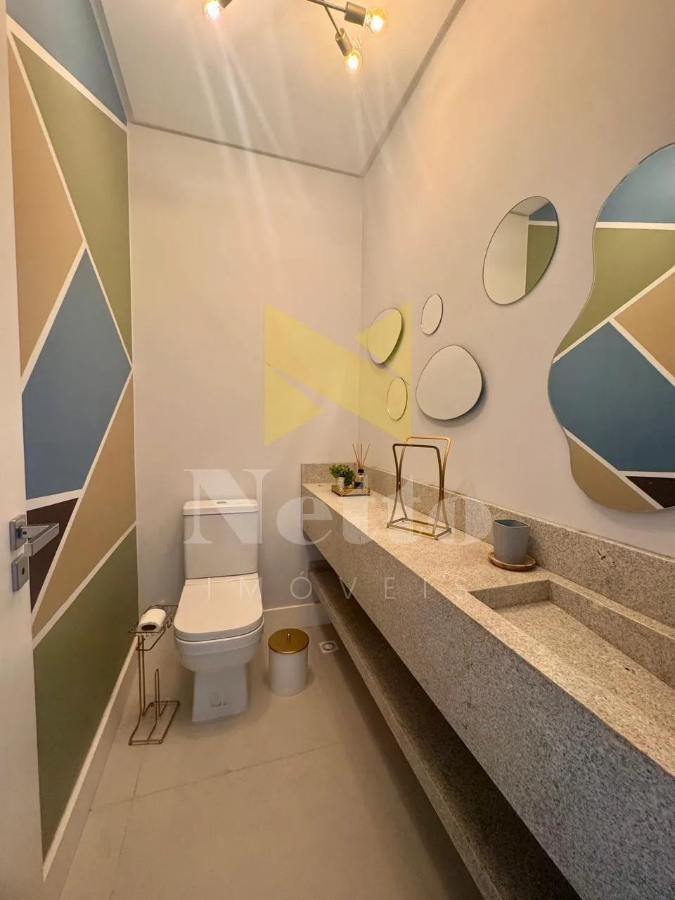 Amplo apartamento com 4 suítes