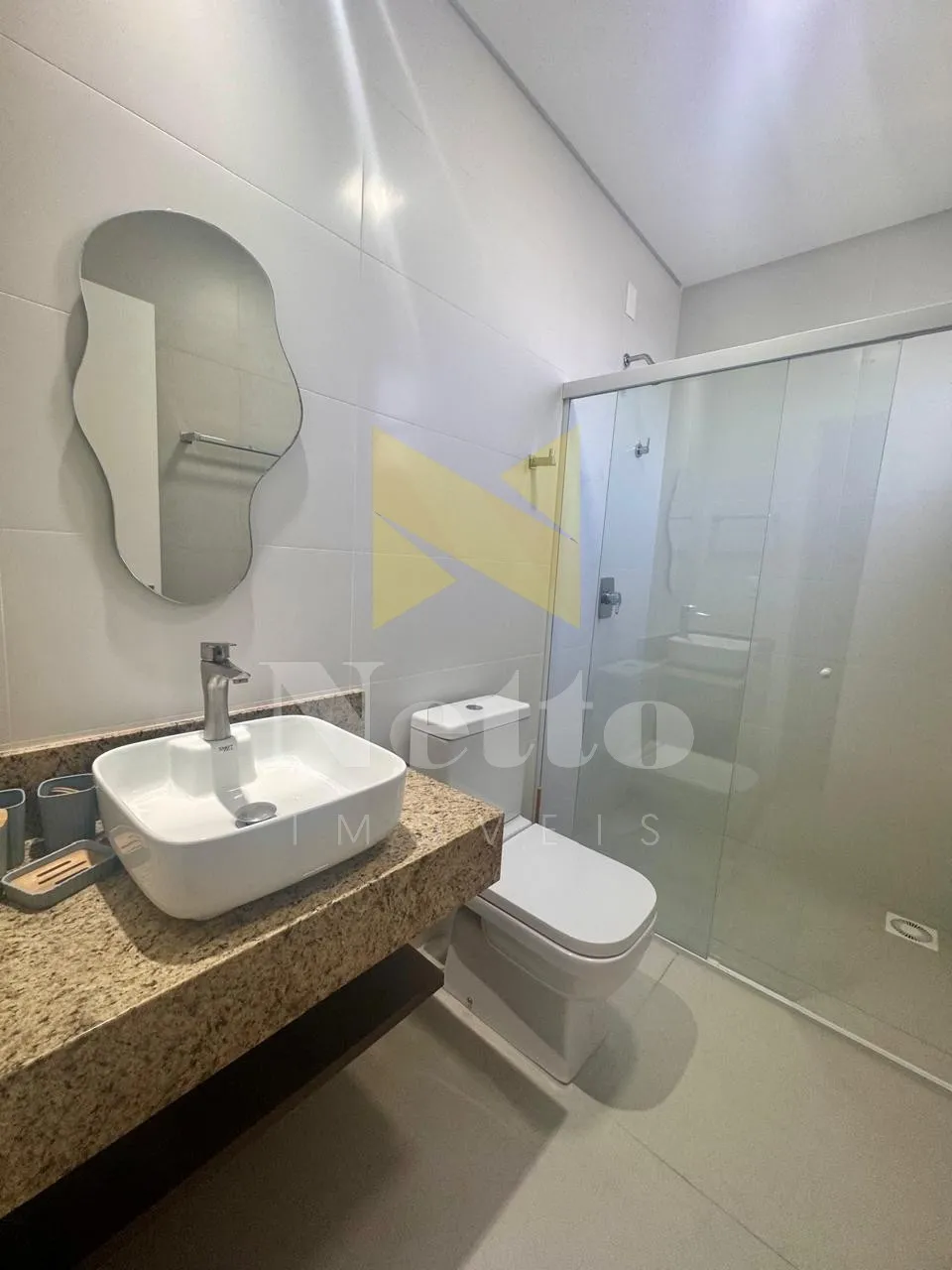 Amplo apartamento com 4 suítes
