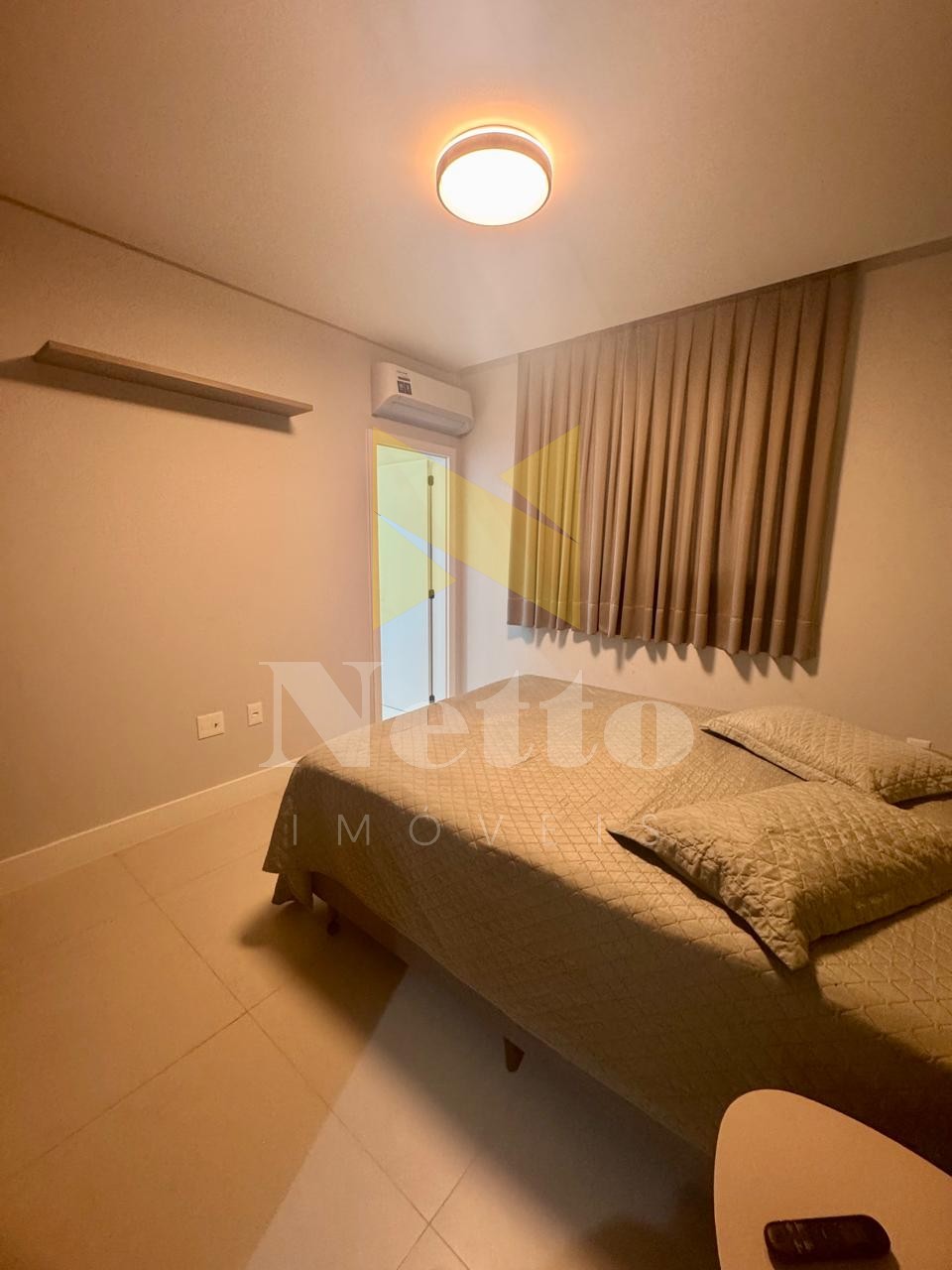 Amplo apartamento com 4 suítes
