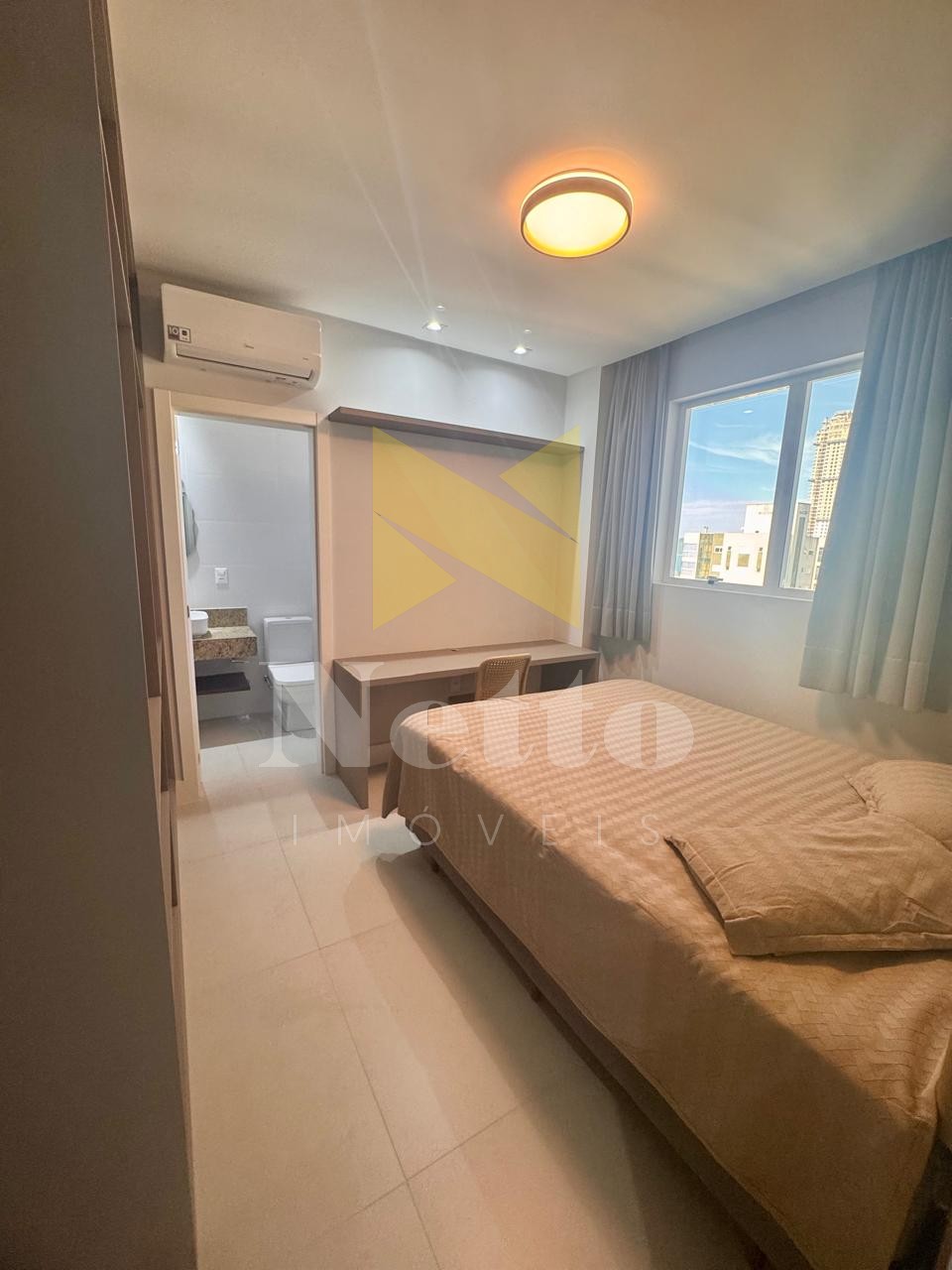 Amplo apartamento com 4 suítes