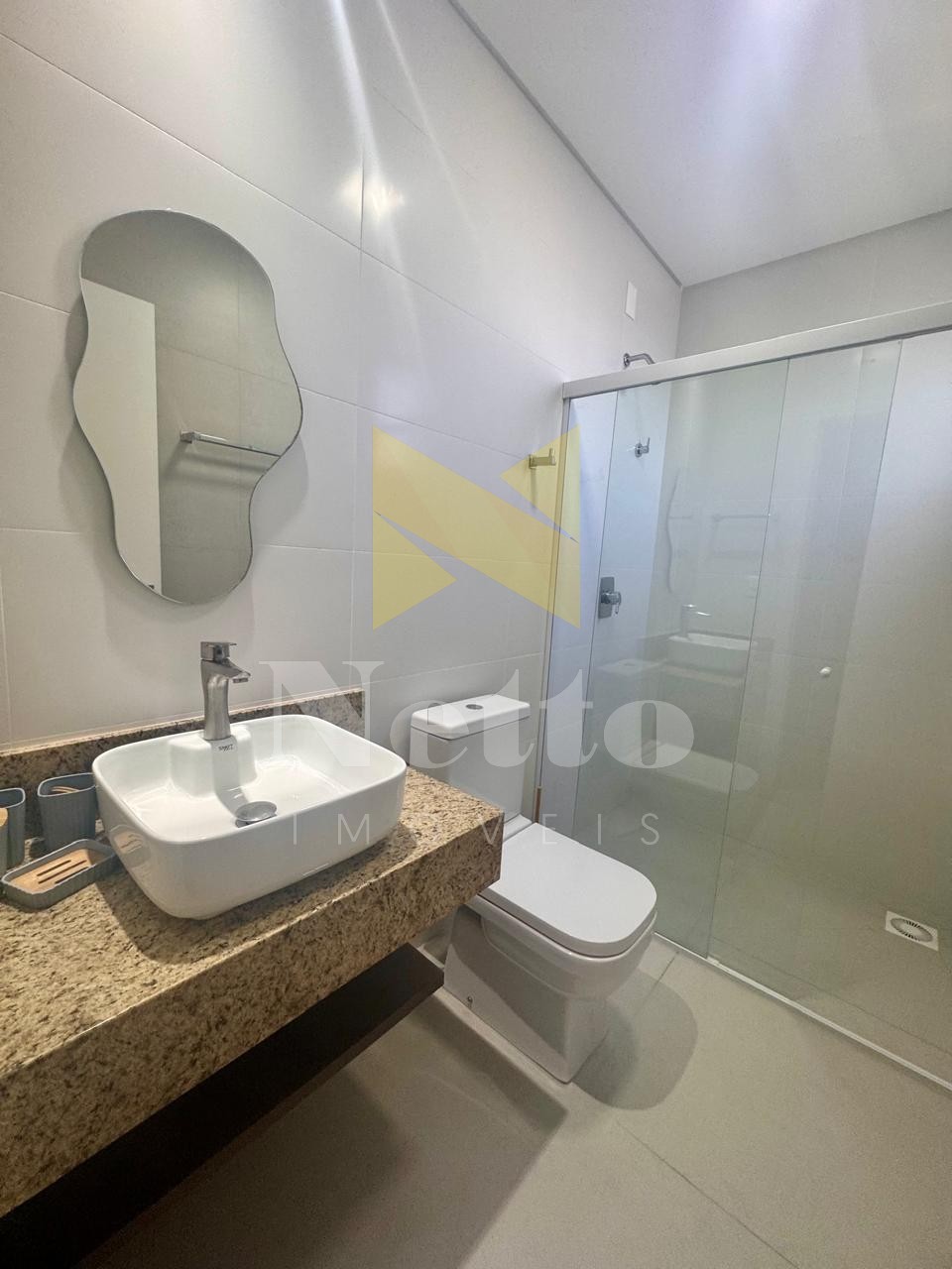 Amplo apartamento com 4 suítes