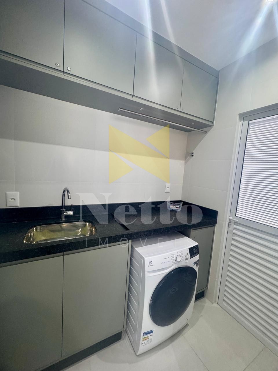 Amplo apartamento com 4 suítes