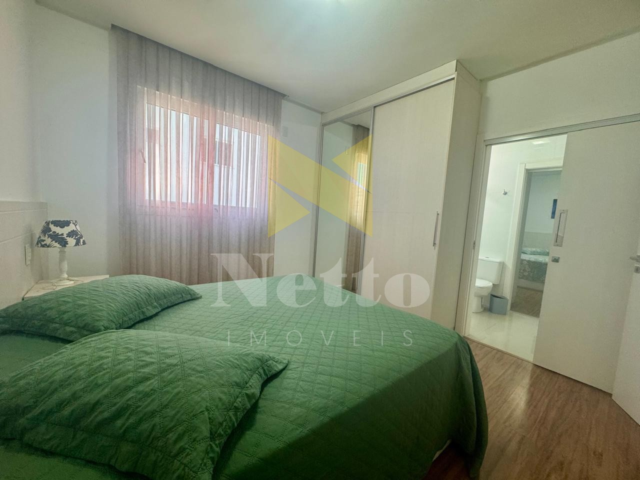 Bairro Meia Praia - Apartamento Amplo e Mobiliado