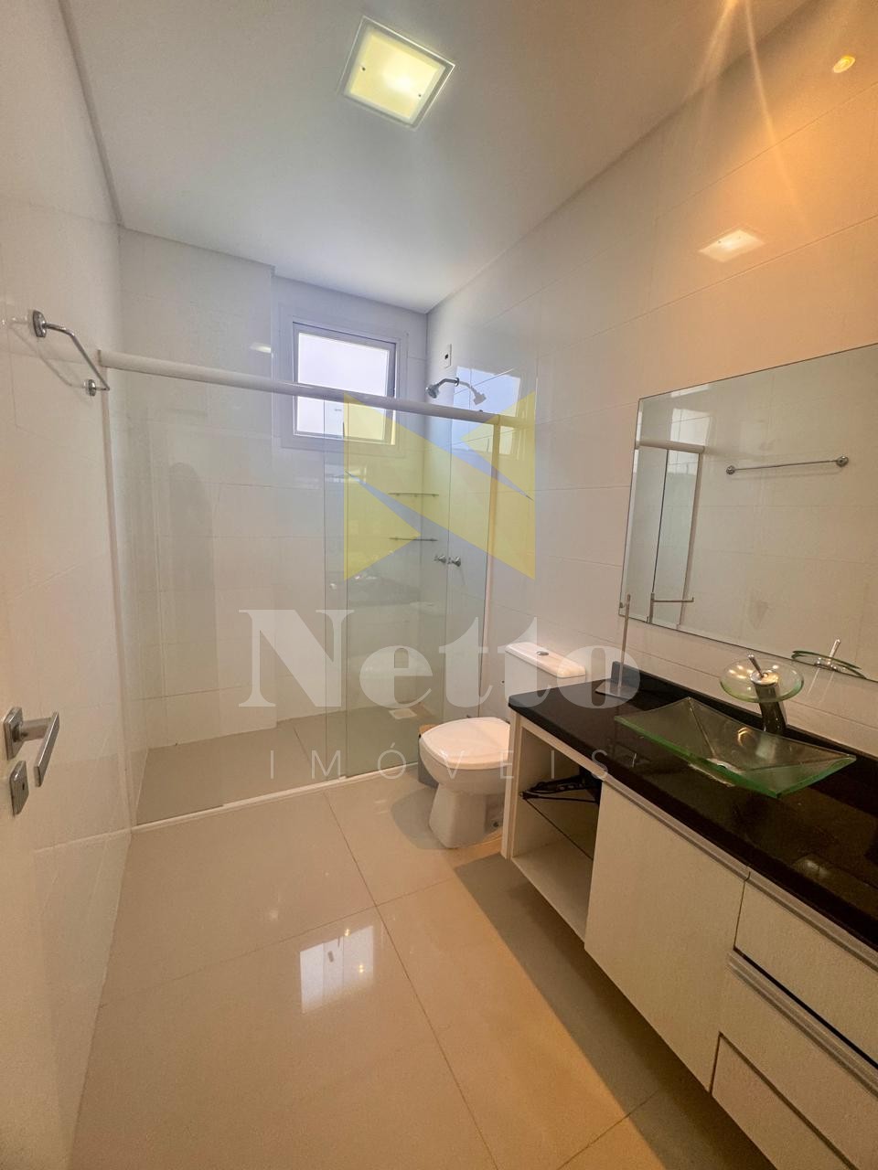 Bairro Meia Praia - Apartamento Amplo e Mobiliado
