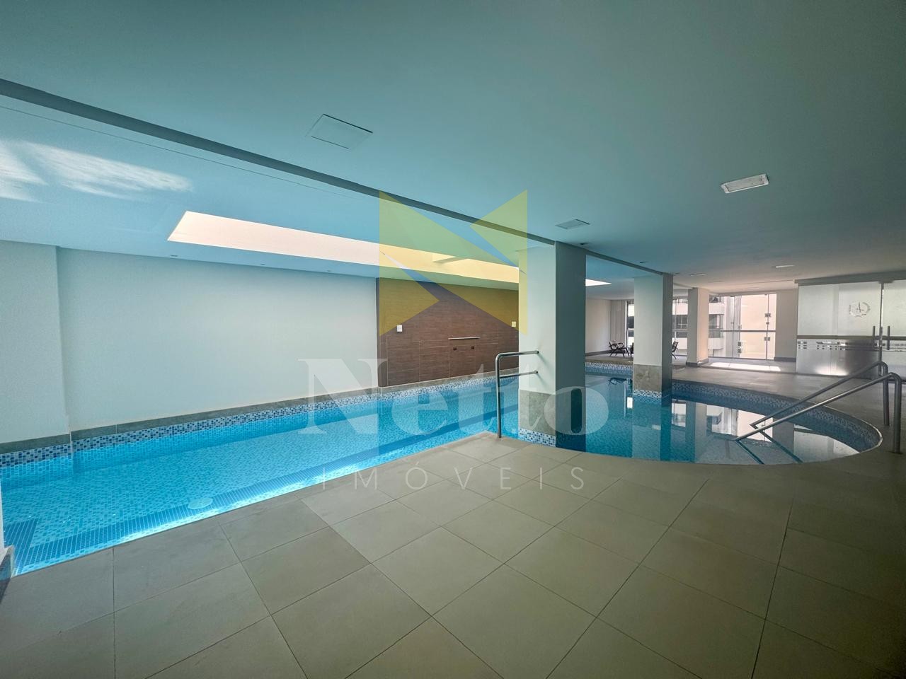 Bairro Meia Praia - Apartamento Amplo e Mobiliado