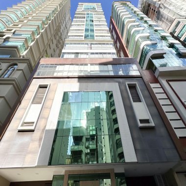 Bairro Meia Praia - Apartamento Amplo e Mobiliado