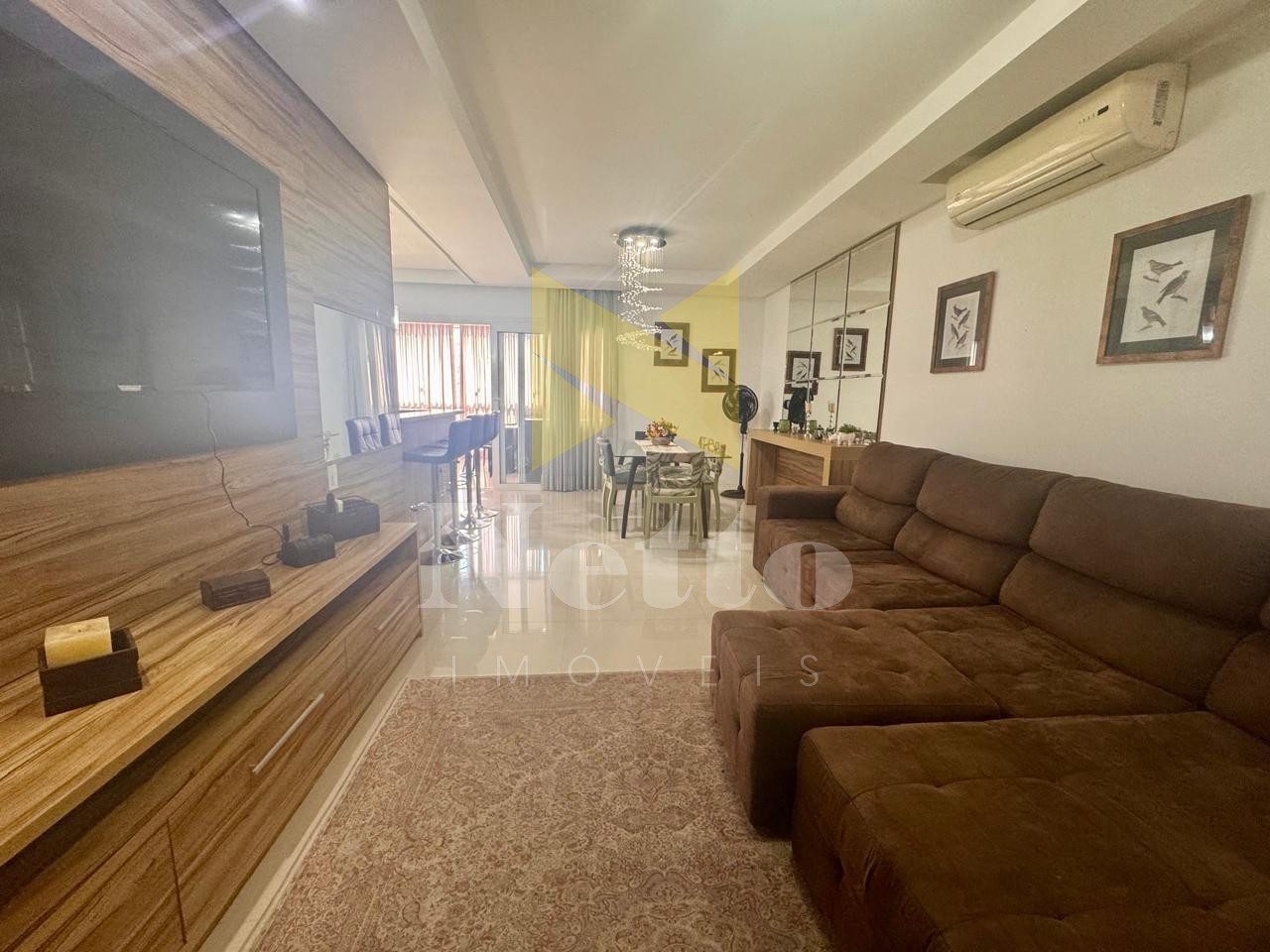 Bairro Meia Praia - Apartamento Amplo e Mobiliado