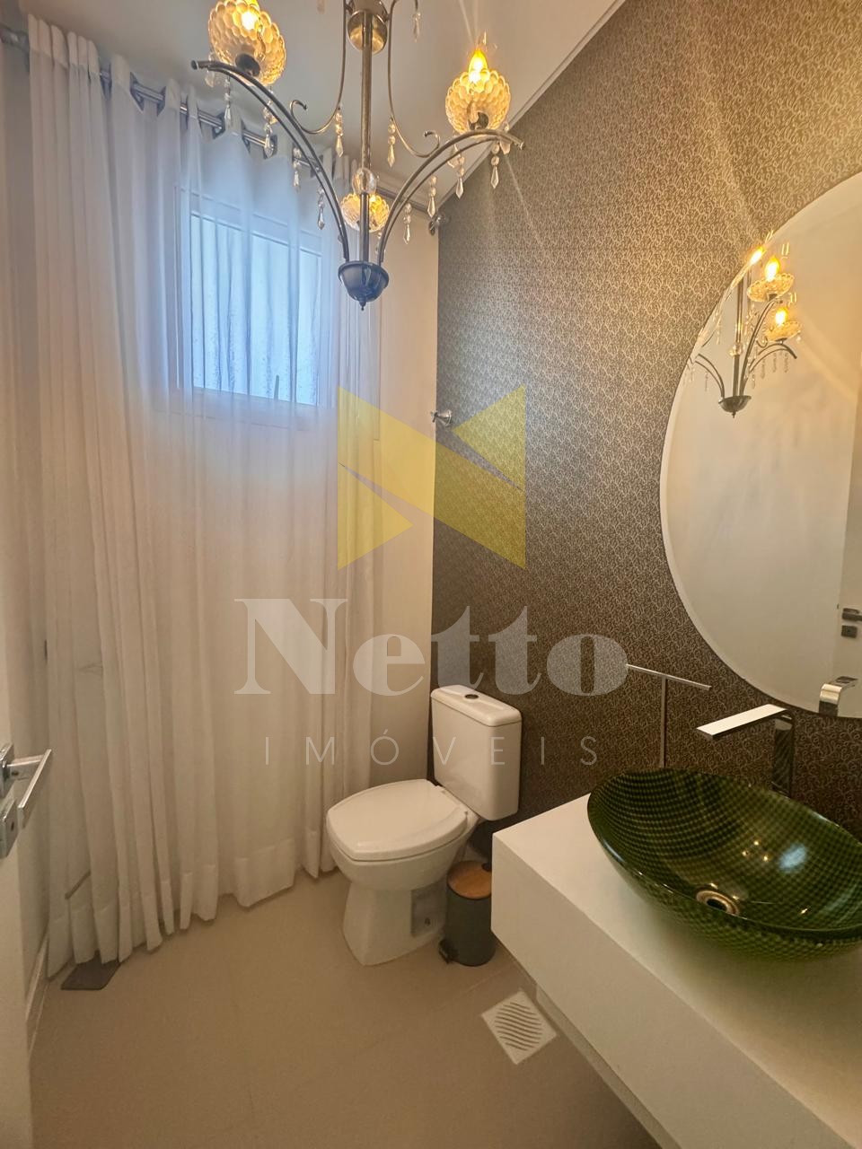Bairro Meia Praia - Apartamento Amplo e Mobiliado