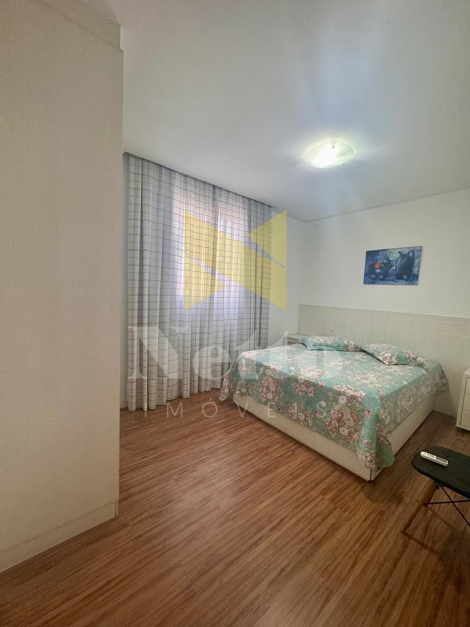 Bairro Meia Praia - Apartamento Amplo e Mobiliado