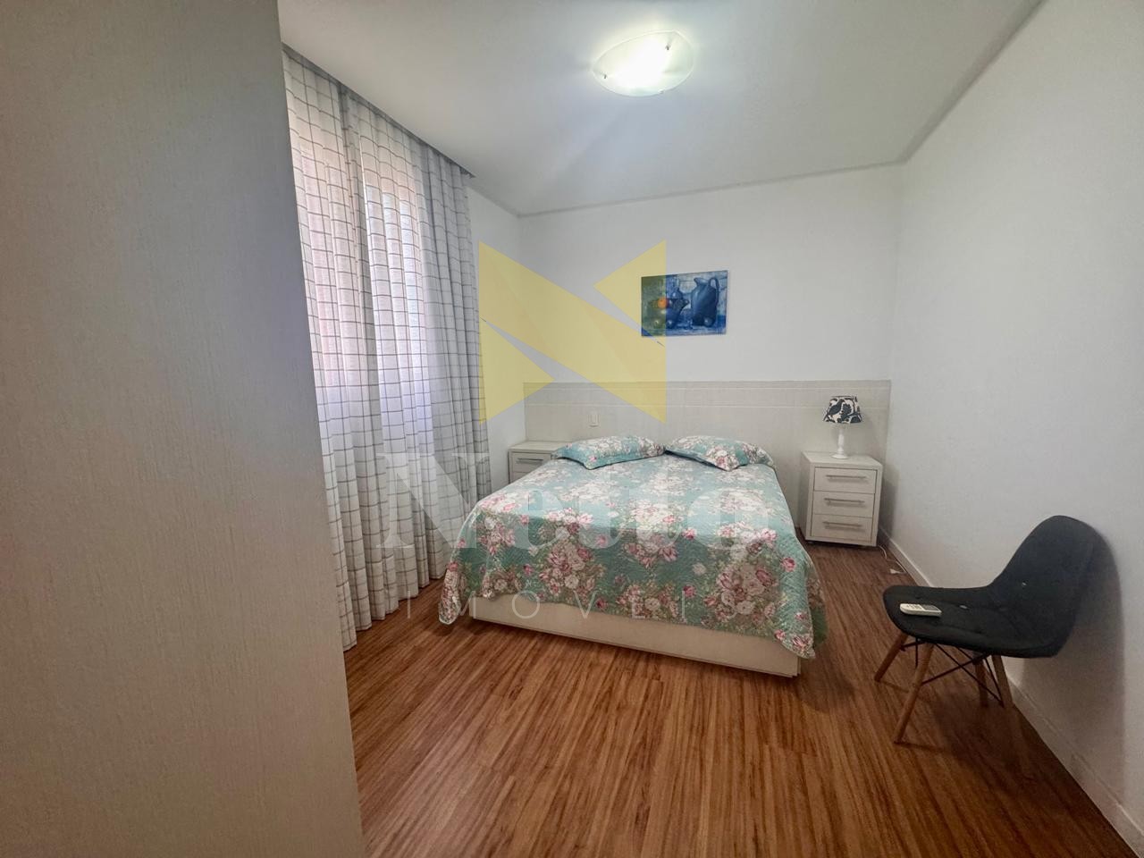 Bairro Meia Praia - Apartamento Amplo e Mobiliado