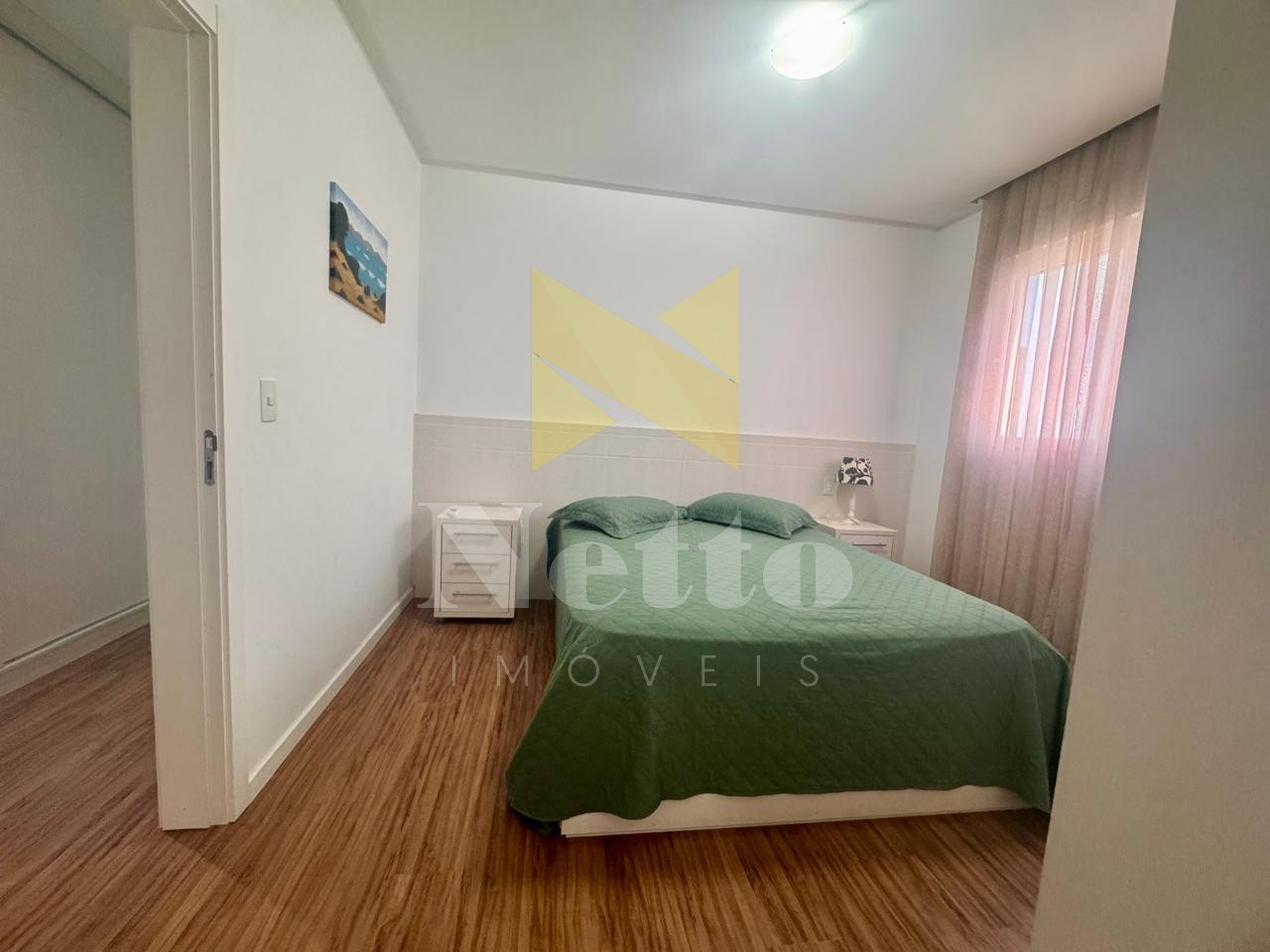 Bairro Meia Praia - Apartamento Amplo e Mobiliado
